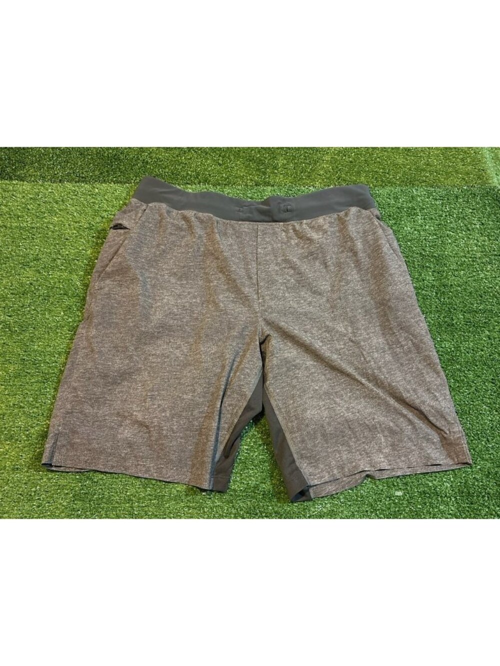 Lululemon shorts mens large gray T.H.E. lined lighweight breathable 9" inseam